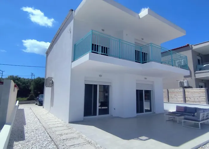 Damaki Villa *