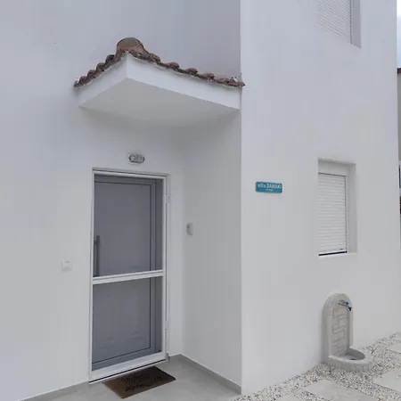 Damaki Villa *