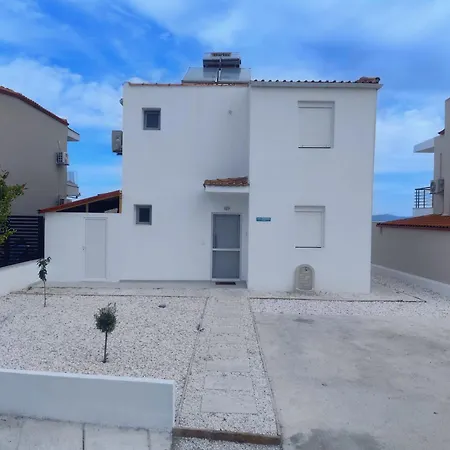 Villa Damaki