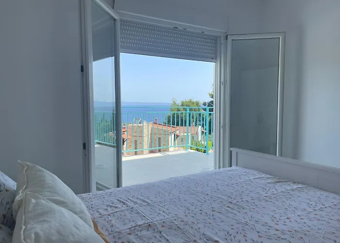 Damaki Villa *