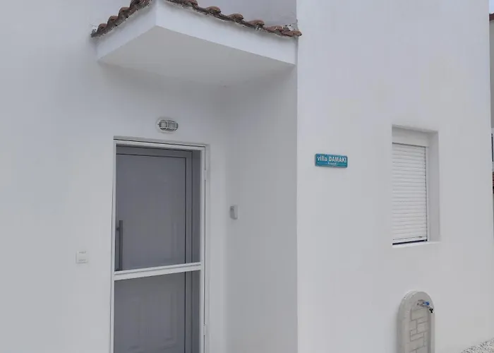 Damaki Villa *